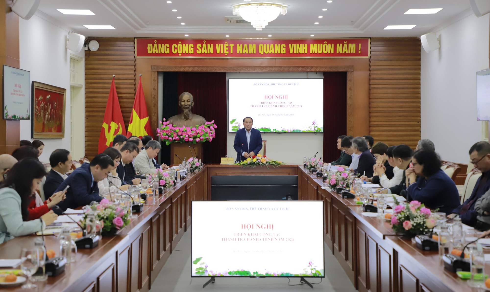 Bộ trưởng Nguyễn Văn Hùng: Làm lãnh đạo là trách nhiệm nặng nề nên phải nghĩ trước, làm nhiều hơn - Ảnh 1.