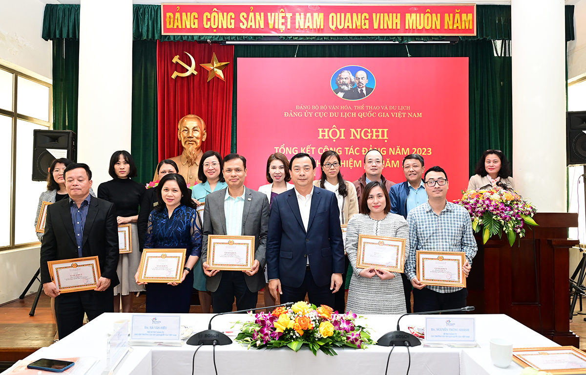 Đảng ủy Cục Du lịch Quốc gia Việt Nam tổ chức Hội nghị tổng kết công tác Đảng năm 2023, triển khai nhiệm vụ năm 2024 - Ảnh 9.