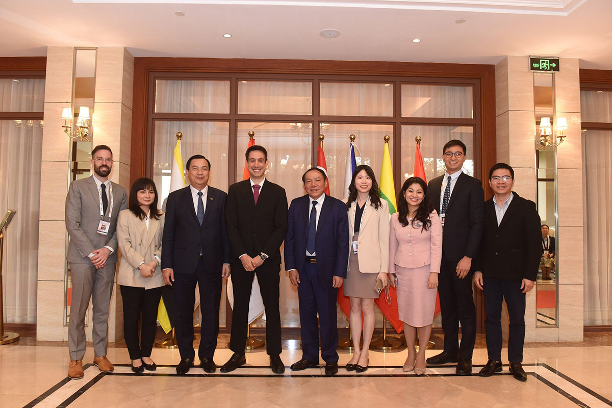 Bộ trưởng Nguyễn Văn Hùng làm việc với Giám đốc điều hành Agoda, thúc đẩy phát triển du lịch Việt Nam nhanh và mạnh mẽ hơn - Ảnh 1.