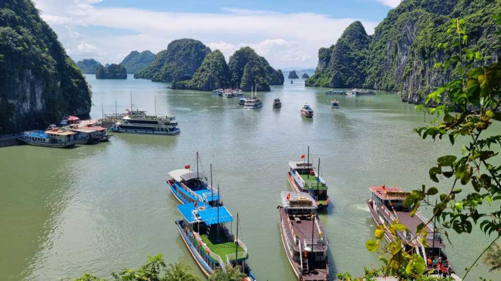 Quảng Ninh: Khát vọng du lịch vươn tầm - Ảnh 1.