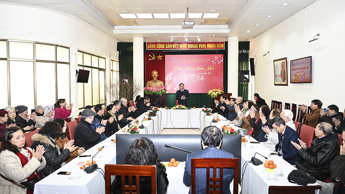 Cục Du lịch Quốc gia Việt Nam gặp mặt cán bộ hưu trí nhân dịp Tết Giáp Thìn 2024 - Ảnh 2.