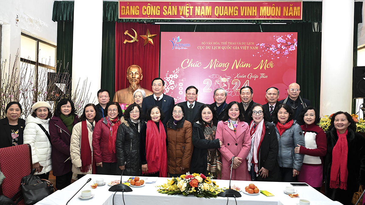 Cục Du lịch Quốc gia Việt Nam gặp mặt cán bộ hưu trí nhân dịp Tết Giáp Thìn 2024 - Ảnh 7.