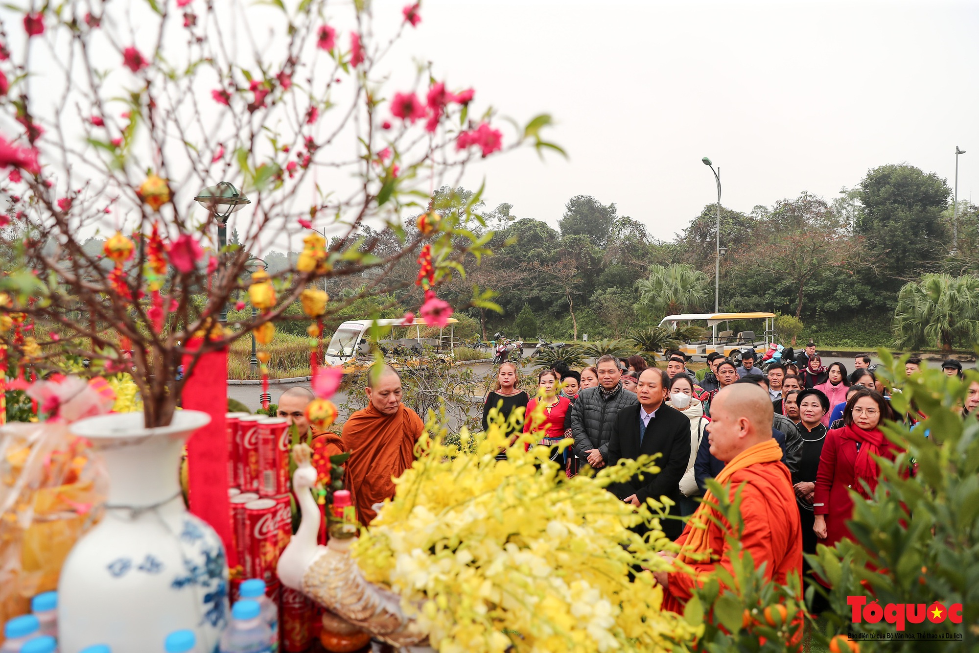 Lễ dựng cây nêu đón Tết Xuân Giáp Thìn tại Làng Văn hóa-Du lịch - Ảnh 1.