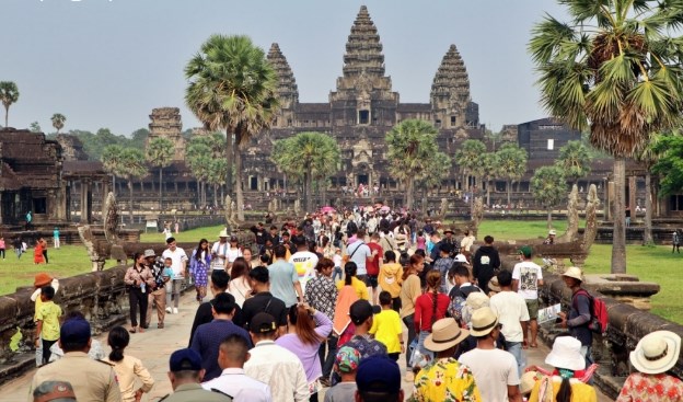 Campuchia thu hơn 37 triệu USD từ việc bán vé thăm quan khu quần thể Angkor - Ảnh 1.