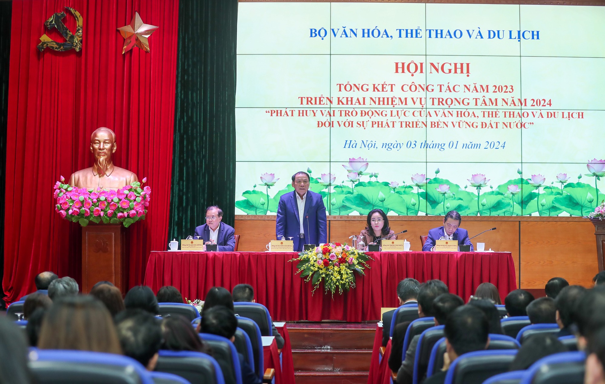 Bộ trưởng Nguyễn Văn Hùng: &quot;Có giấc mơ lớn nhưng phải biết thức dậy để hành động&quot; - Ảnh 1.