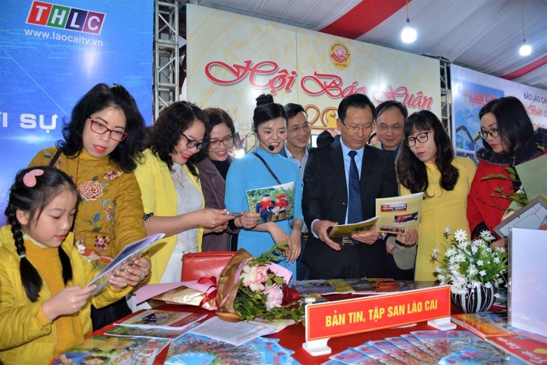 Lào Cai tổ chức các hoạt động mừng Đảng, mừng Xuân Giáp Thìn 2024 - Ảnh 1.