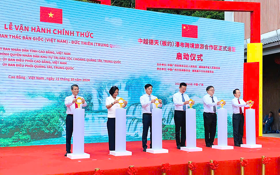 Khu cảnh quan thác Bản Giốc (Việt Nam) - Đức Thiên (Trung Quốc) chính thức đi vào hoạt động - Ảnh 1.