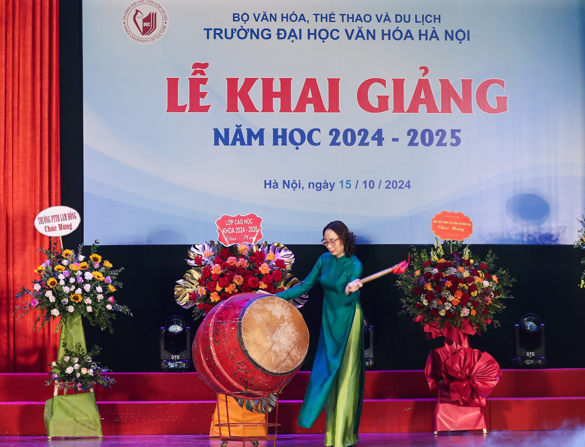 Hơn hai ngàn tân sinh viên trường Đại học Văn hóa Hà Nội đón khai giảng - Ảnh 7.