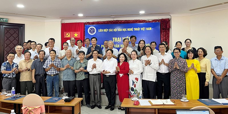 Khai mạc trại viết Lý luận, phê bình văn học-nghệ thuật phía Nam - Ảnh 2.