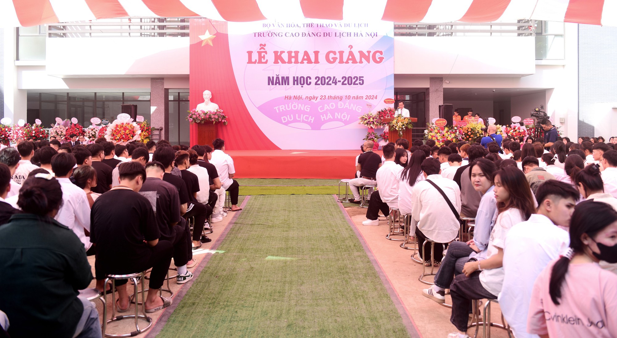 Trường Cao đẳng Du lịch Hà Nội khai giảng năm học mới - Ảnh 1.