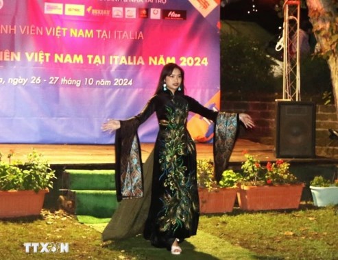 Festival sinh viên “Tôn vinh tiếng Việt, văn hóa Việt” tại Italy - Ảnh 2.