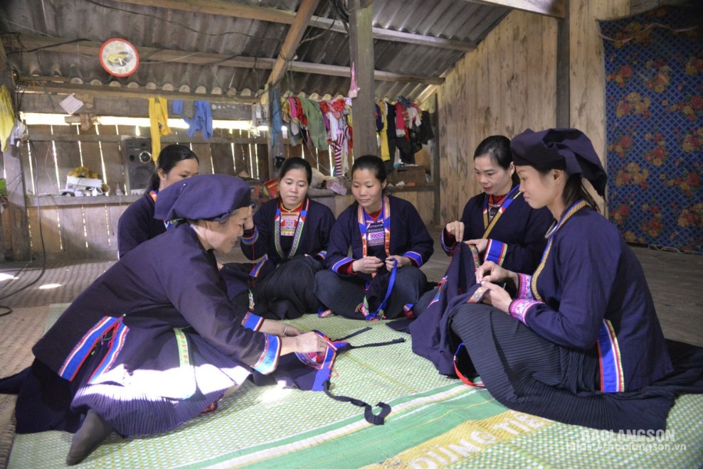 Bảo tồn, phát huy giá trị văn hoá truyền thống của Nhân dân các dân tộc Lạng Sơn - Ảnh 2.