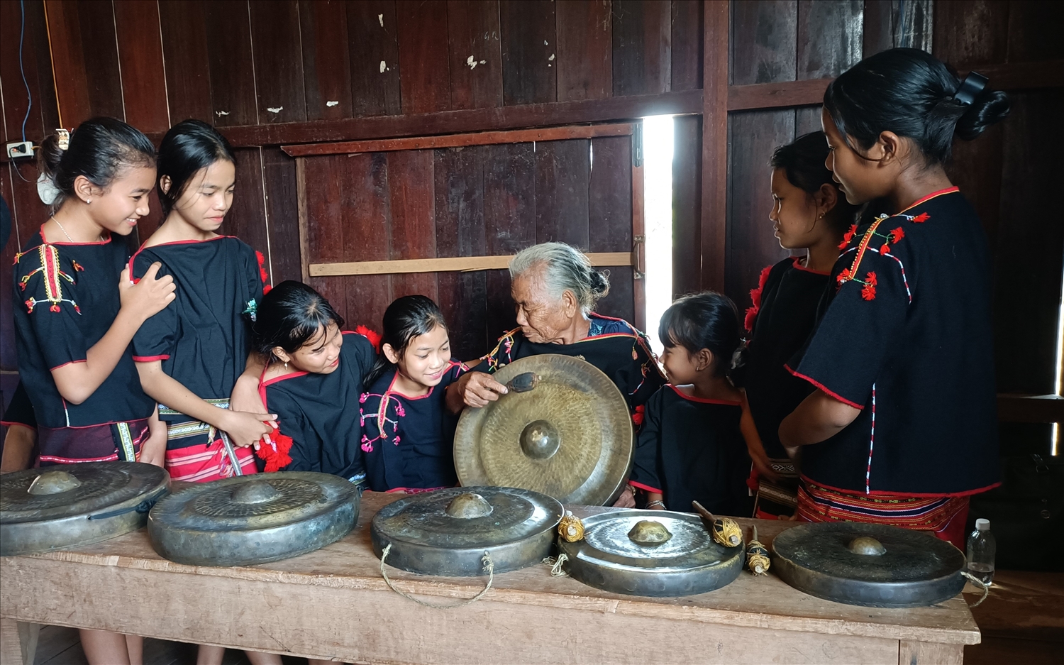 Luật Di sản văn hóa (sửa đổi): Khuyến khích các nghệ nhân tham gia bảo tồn di sản văn hóa - Ảnh 2.