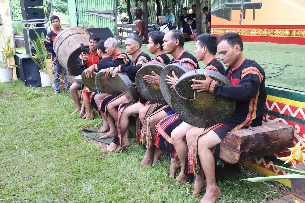 Đắk Lắk: Tập huấn di sản cồng chiêng gắn với hành trình di sản Tây Nguyên - Ảnh 1.