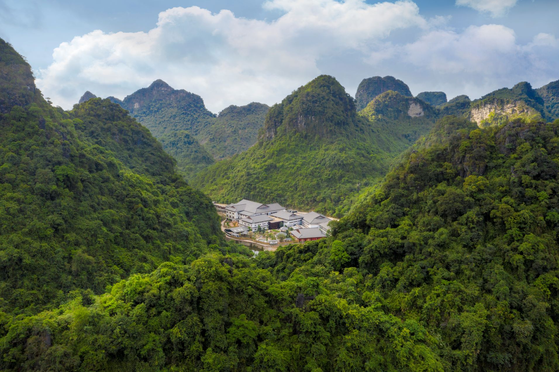 Xem show, chơi Sun World, tắm onsen cùng vô vàn trải nghiệm độc đáo mùa thu đông - Ảnh 2.