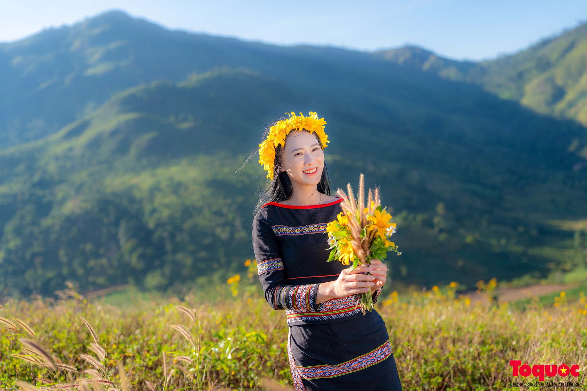 Chiêm ngưỡng hàng triệu hoa dã quỳ nhuộm vàng núi lửa Chư Đang Ya - Ảnh 9.