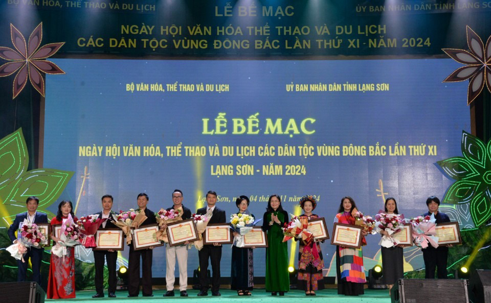 Bế mạc Ngày hội văn hoá, thể thao và du lịch các dân tộc vùng Đông Bắc lần thứ XI - Ảnh 2.