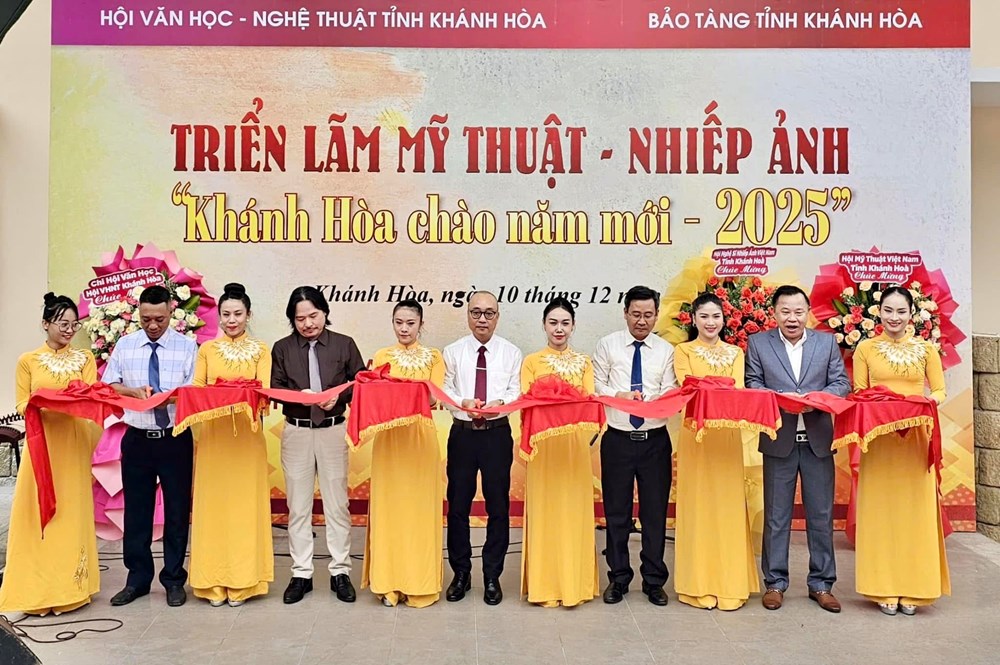 Triển lãm Mỹ thuật - Nhiếp ảnh “Khánh Hòa chào năm mới 2025” - Ảnh 1.