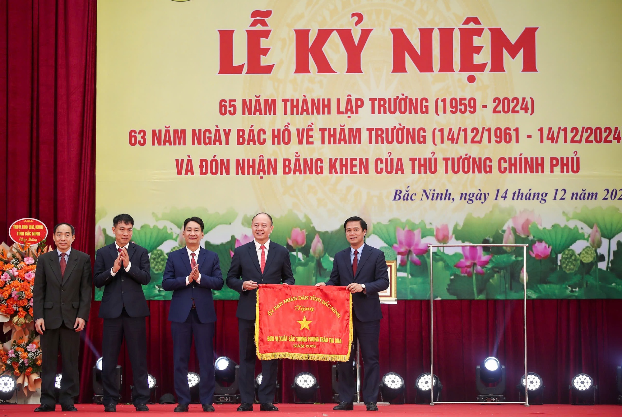 Thứ trưởng Hoàng Đạo Cương: Trường Đại học TDTT cần xây dựng &quot;trường ra trường, lớp ra lớp, thầy ra thầy, trò ra trò, dạy ra dạy, học ra học&quot; như yêu cầu của cố Thủ tướng Phạm Văn Đồng với ngành giáo dục - Ảnh 8.