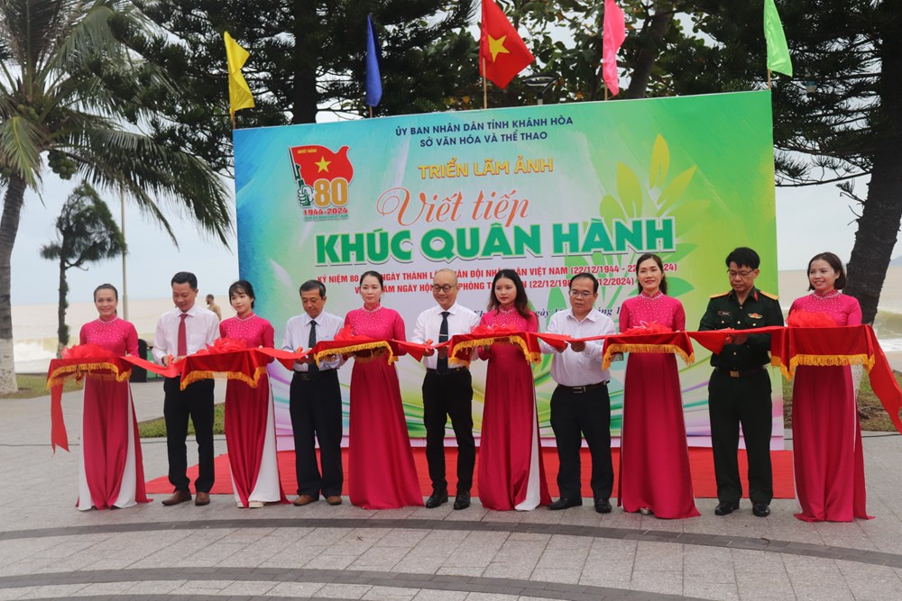 Khánh Hòa: Triển lãm ảnh “Viết tiếp khúc quân hành” - Ảnh 1.