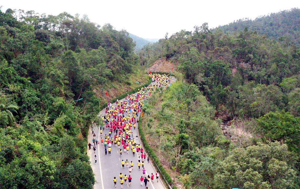 Quảng Ninh hoàn thành chỉ tiêu đón 19 triệu lượt khách năm 2024  - Ảnh 2.