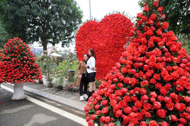 Hà Nội: Phát huy giá trị làng nghề qua Festival hoa Mê Linh lần thứ 2 - Ảnh 1.