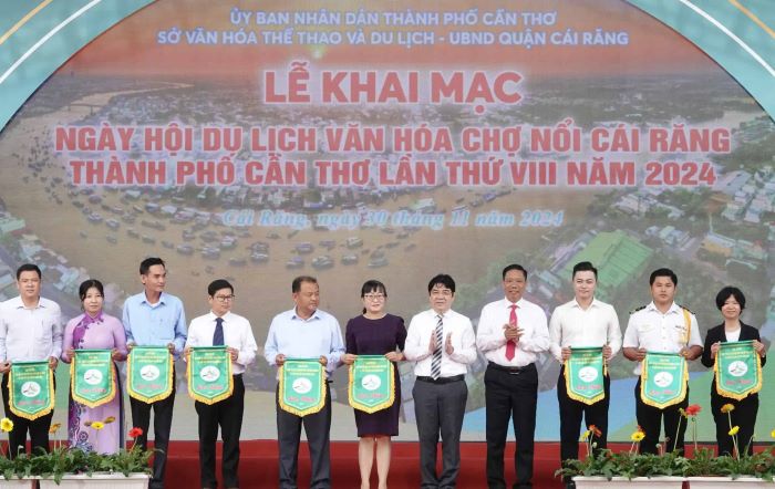 Khai mạc Ngày hội Du lịch Văn hóa Chợ nổi Cái Răng năm 2024: Ấn tượng văn hóa sông nước Cần Thơ  - Ảnh 4.