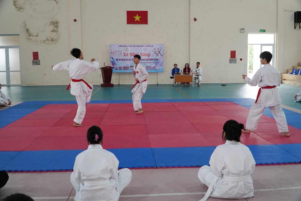 Quảng Bình: Lan toả phong trào tập luyện võ Karate trong trường học - Ảnh 1.