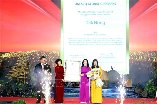 Đắk Nông đón nhận danh hiệu Công viên địa chất toàn cầu UNESCO lần thứ 2 - Ảnh 1.