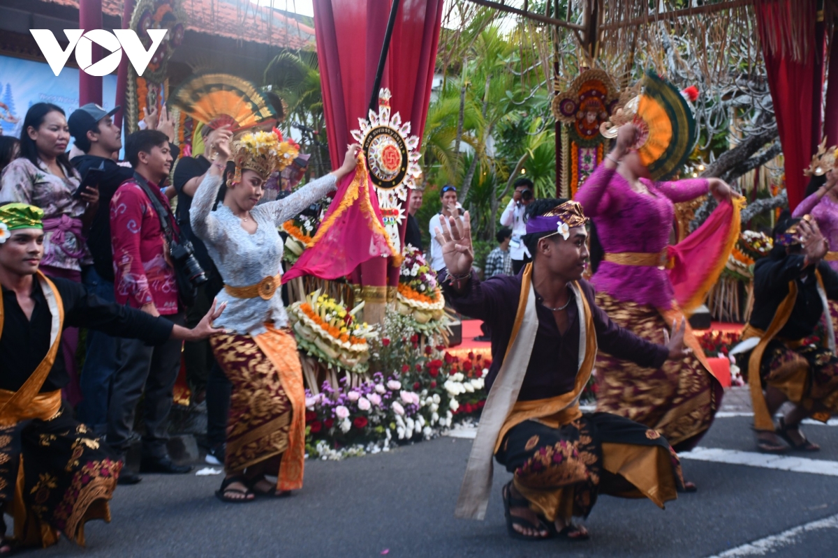 Indonesia phát triển mô hình du lịch mới để cân bằng lượng khách tới Bali - Ảnh 1.