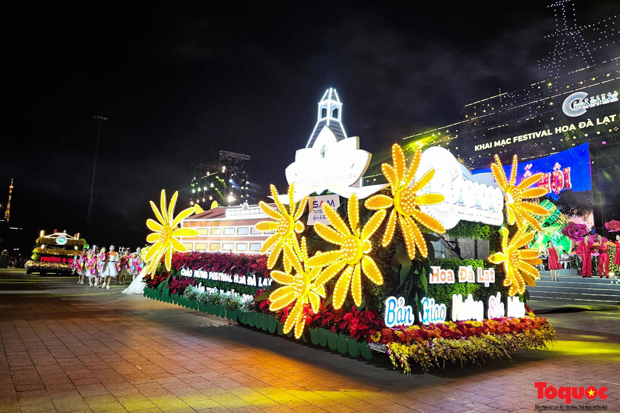 Mãn nhãn lễ khai mạc Festival Hoa Đà Lạt lần thứ 10 - Ảnh 9.