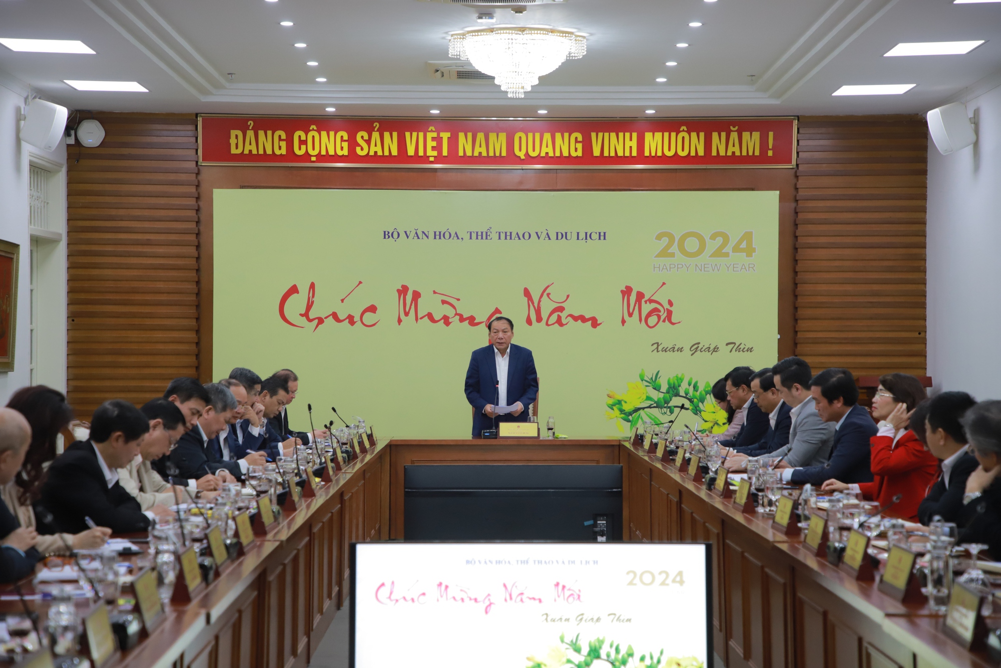 Bộ trưởng Nguyễn Văn Hùng: Chúng ta có quyền tự hào khi vai trò, vị thế của văn hóa ngày càng được nâng cao - Ảnh 1.