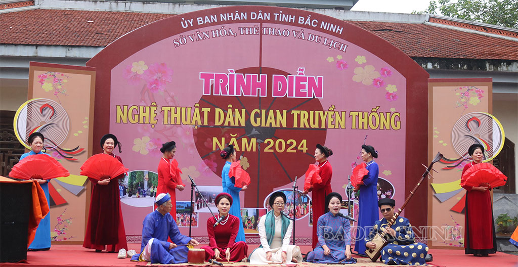 Bắc Ninh: Trình diễn nghệ thuật dân gian truyền thống tại điểm du lịch - Ảnh 1.