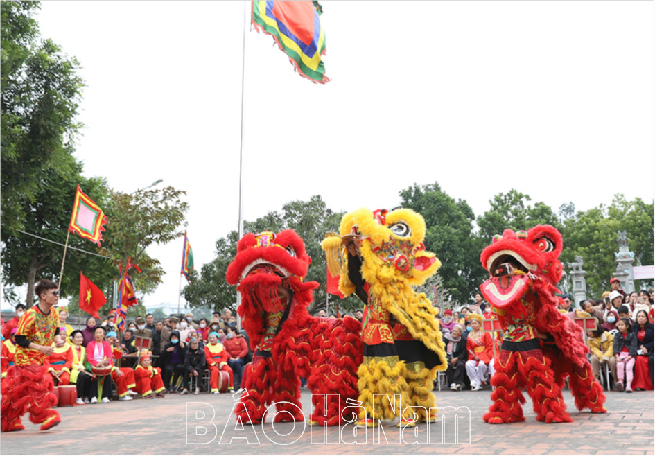 Hà Nam: Giữ gìn giá trị truyền thống trong lễ hội thời hiện đại - Ảnh 1.