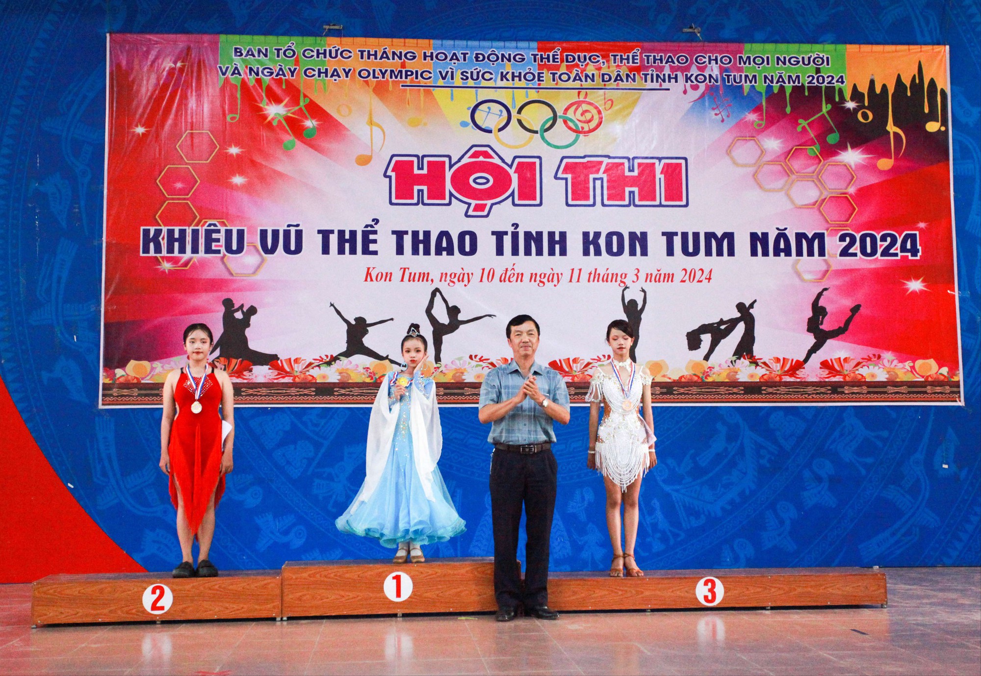 Kon Tum: Phát triển phong trào tập luyện nhảy dân vũ, khiêu vũ thể thao - Ảnh 4.