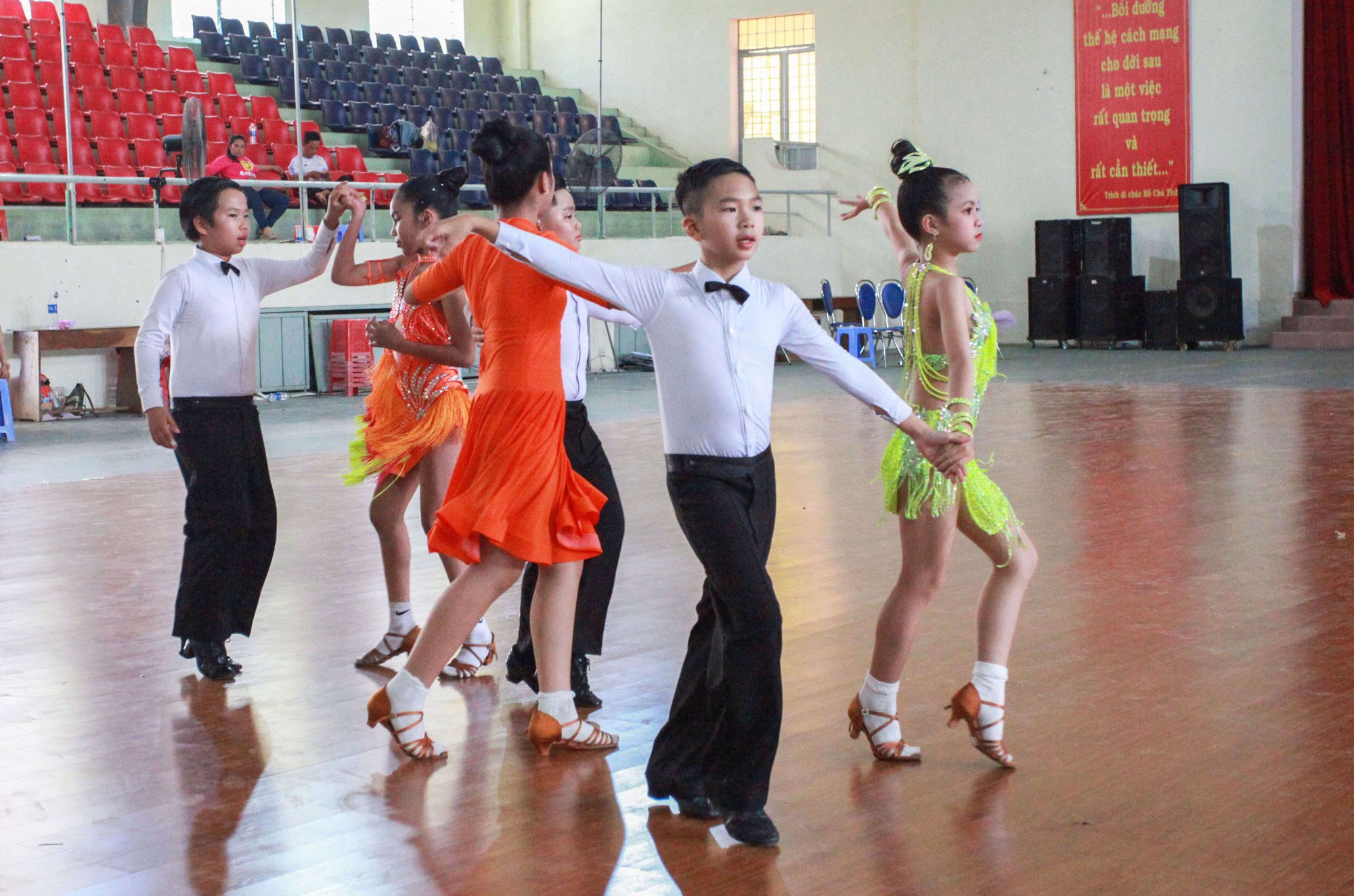 Kon Tum: Phát triển phong trào tập luyện nhảy dân vũ, khiêu vũ thể thao - Ảnh 2.