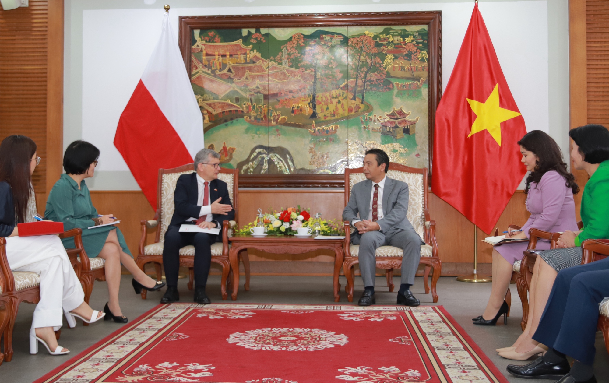 Đẩy mạnh hợp tác văn hoá, thể thao và du lịch giữa Việt Nam và Ba Lan - Ảnh 1.
