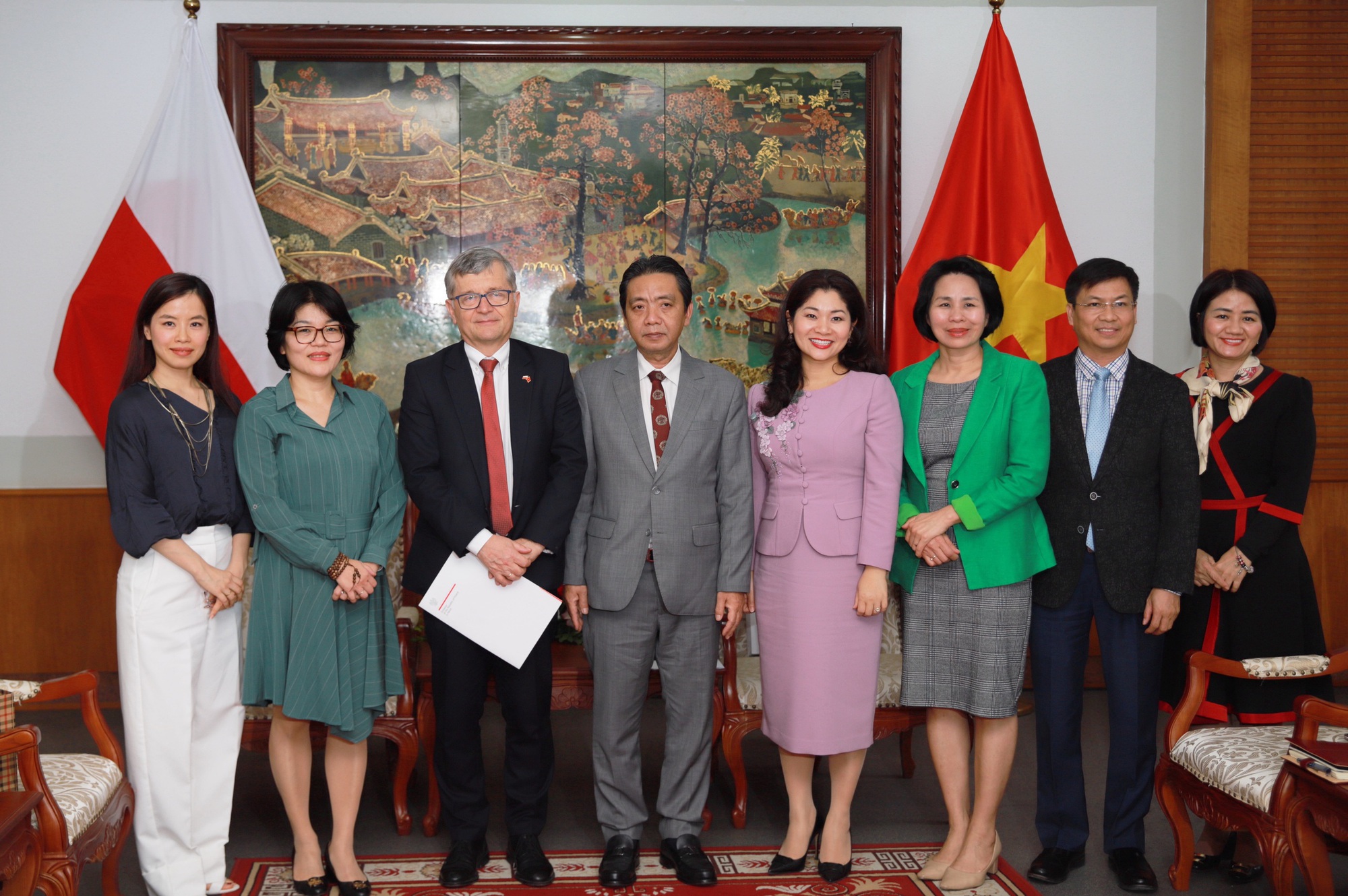 Đẩy mạnh hợp tác văn hoá, thể thao và du lịch giữa Việt Nam và Ba Lan - Ảnh 4.