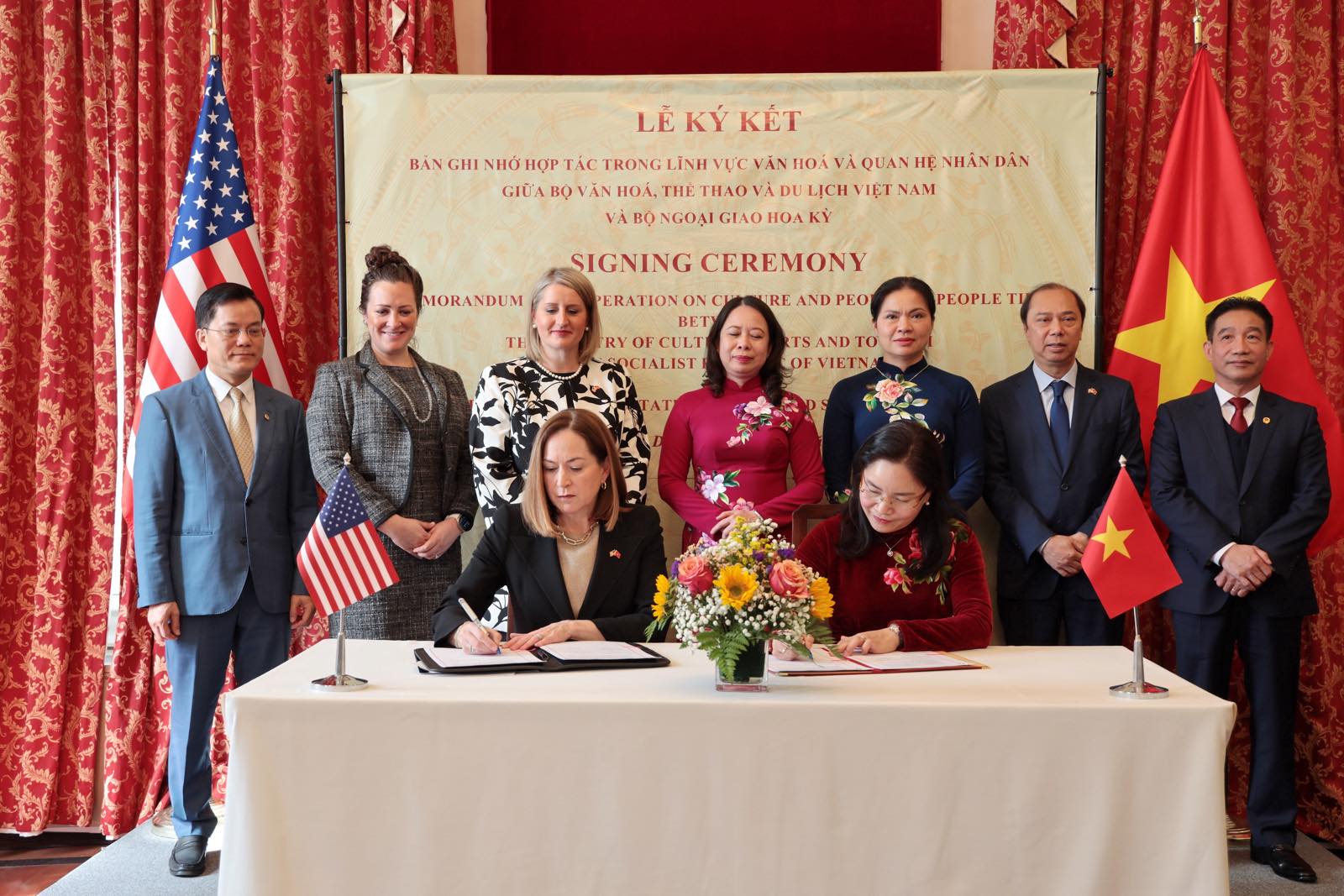 Bản ghi nhớ hợp tác về Văn hóa và Quan hệ Nhân dân giữa Việt Nam - Hoa Kỳ là &quot;nền móng&quot; cho mối quan hệ đối tác chiến lược toàn diện hai nước - Ảnh 2.