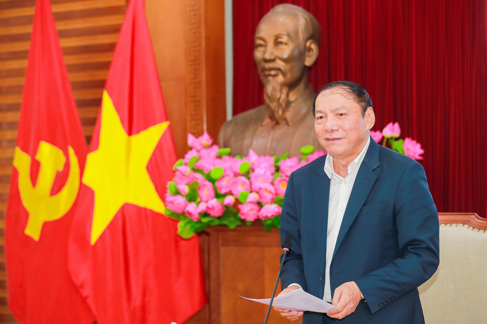 Bộ trưởng Nguyễn Văn Hùng: Tiếp tục cải tiến hoạt động của Ủy ban Olympic Việt Nam - Ảnh 2.