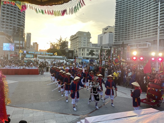 Khánh Hòa đưa Lễ hội Cầu ngư và Bài Chòi đến gần hơn với du khách - Ảnh 1.