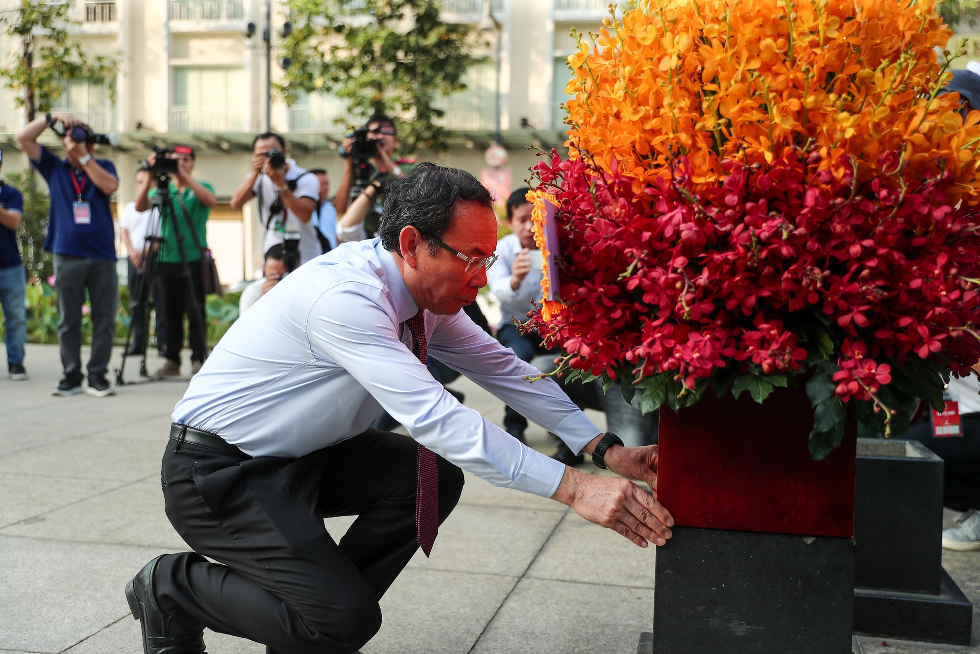 Lãnh đạo Đảng, Nhà nước và Hội Nhà báo Việt Nam dâng hoa tưởng niệm Chủ tịch Hồ Chí Minh - Ảnh 3.