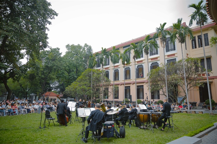 Hòa nhạc ngoài trời “Giai điệu Mùa Xuân” tại Bảo tàng Mỹ thuật Việt Nam - Ảnh 2.