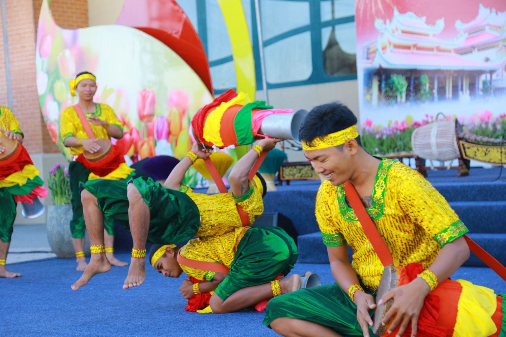 Tây Ninh: Lần đầu tiên tổ chức bắn pháo hoa kết hợp màn trình diễn nghệ thuật với công nghệ 3D mapping - Ảnh 2.