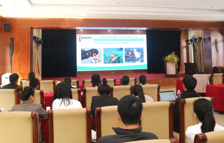 Lào Cai: Gần 100 học viên được tập huấn về giảm thiểu ô nhiễm môi trường trong lĩnh vực du lịch - Ảnh 1.