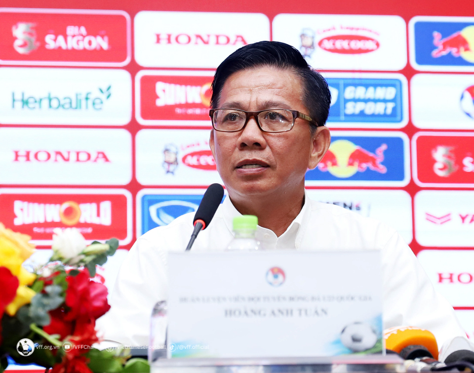 HLV Hoàng Anh Tuấn ngồi ghế nóng HLV trưởng U23 Việt Nam - Ảnh 1.