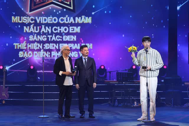 Giải Cống hiến 2024: À lôi là Bài hát của năm, Đen và Hòa Minzy là Nam, nữ ca sỹ của năm - Ảnh 2.