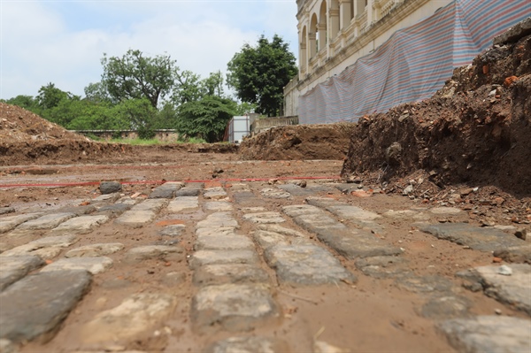 Cấp phép khai quật khảo cổ tại 03 vị trí thuộc Khu Trung tâm Hoàng thành Thăng Long - Ảnh 1.