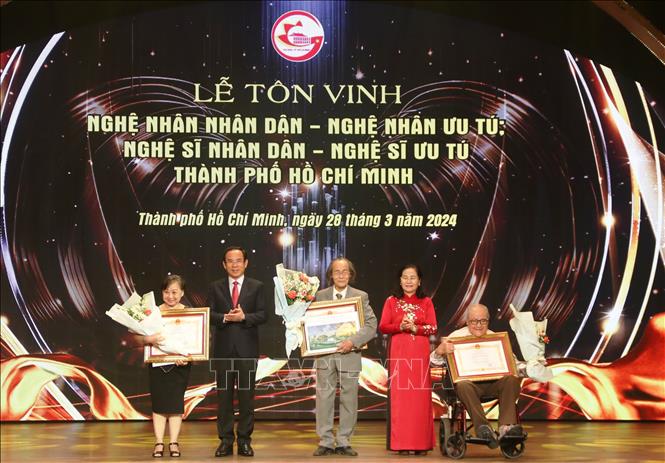 Tôn vinh những cống hiến của các nghệ nhân, nghệ sỹ TP Hồ Chí Minh - Ảnh 1.