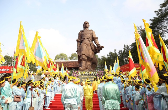 Hơn 400 lễ hội của Hà Nội cơ bản diễn ra an toàn và văn minh - Ảnh 1.